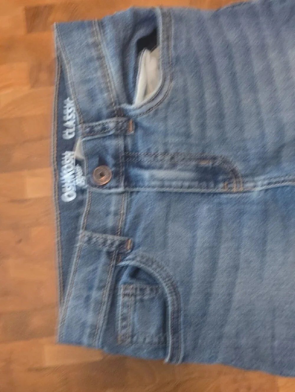 5/ $25 OshKosh B'gosh Medium Blue Relaxed KidsJeans